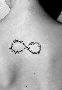 tatuaje del infinito en la espalda