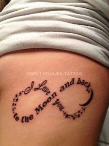 tatuaje del infinito en las costilals